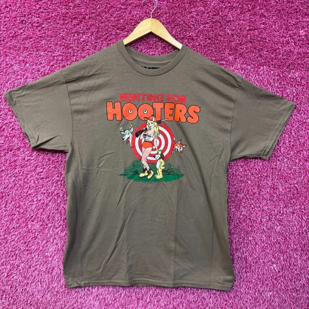 Hooters Brown Tee with Red and Green Design - Picture 1 of 4